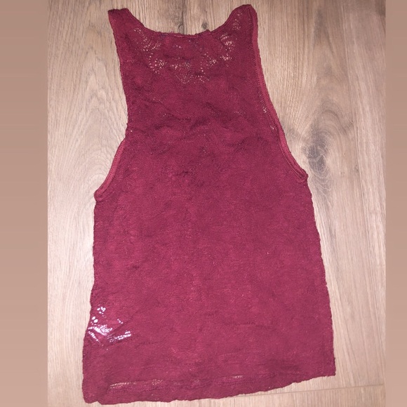 Burgundy laced top - Picture 2 of 3